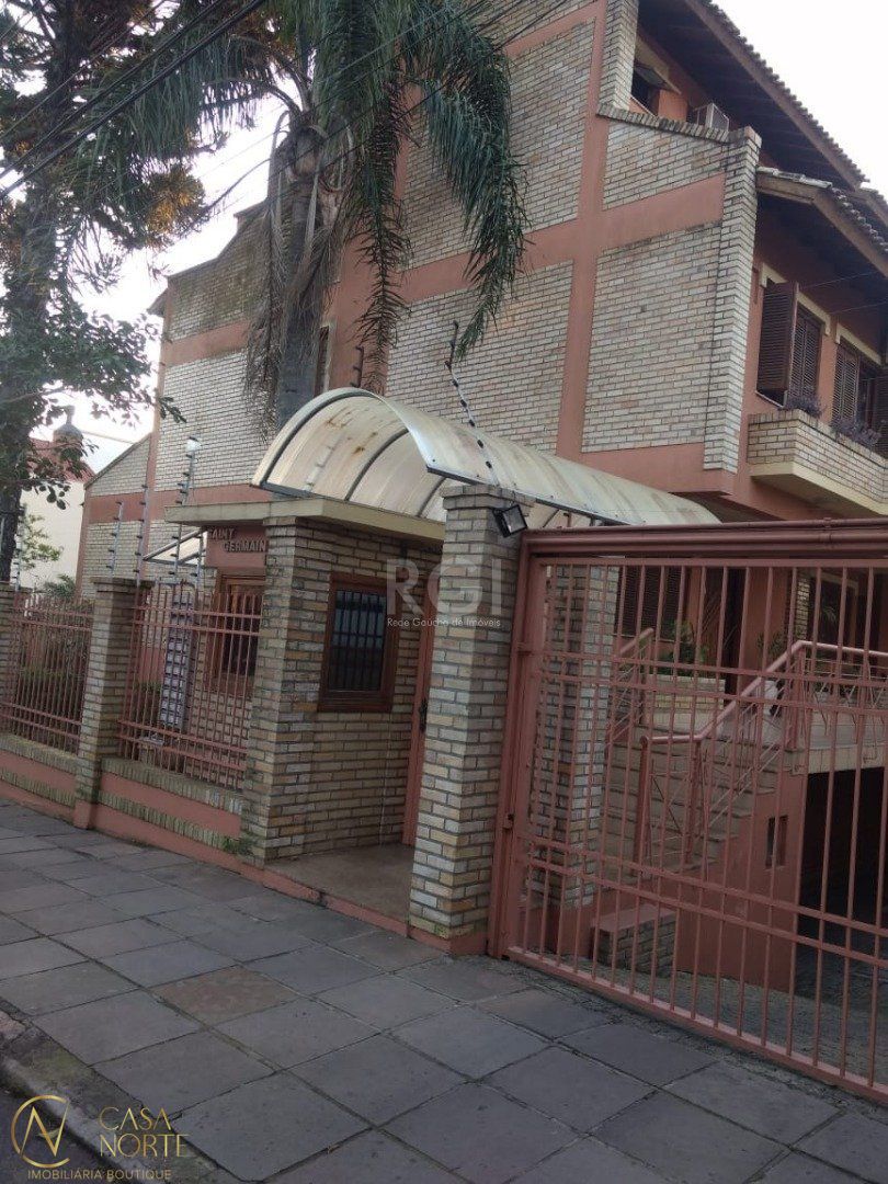 Casa de Condomínio à venda com 3 quartos, 245m², 1 suíte, 3 vagas, Rua Padre João Batista Reus no bairro Vila Conceição em Porto Alegre