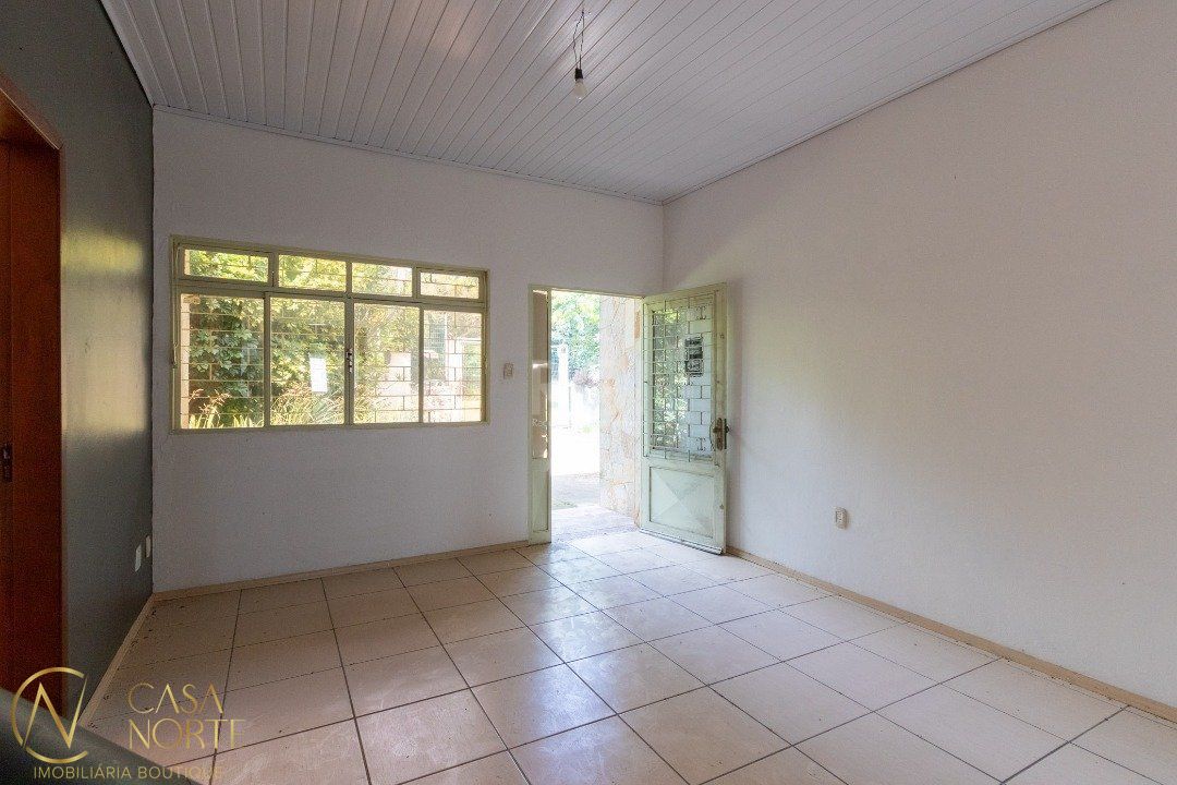 Casa à venda com 2 quartos, 277m², 2 vagas, Rua Doutor Sarmento Barata no bairro Belém Velho em Porto Alegre