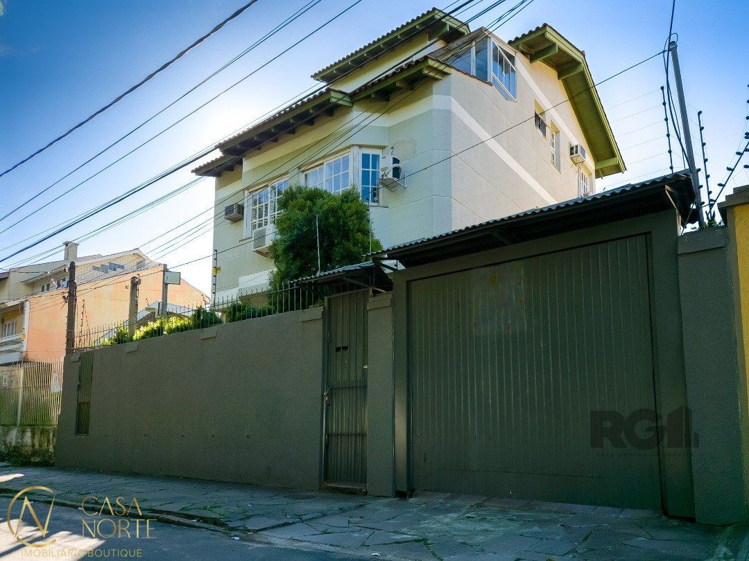 Casa de Condomínio à venda com 3 quartos, 182m², 1 suíte, 2 vagas, Rua Ladislau Neto no bairro Ipanema em Porto Alegre