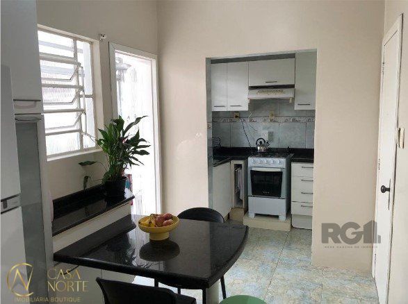 Apartamento à venda com 2 quartos, 68m², 1 suíte, Rua Engenheiro Vespúcio de Abreu no bairro Santana em Porto Alegre