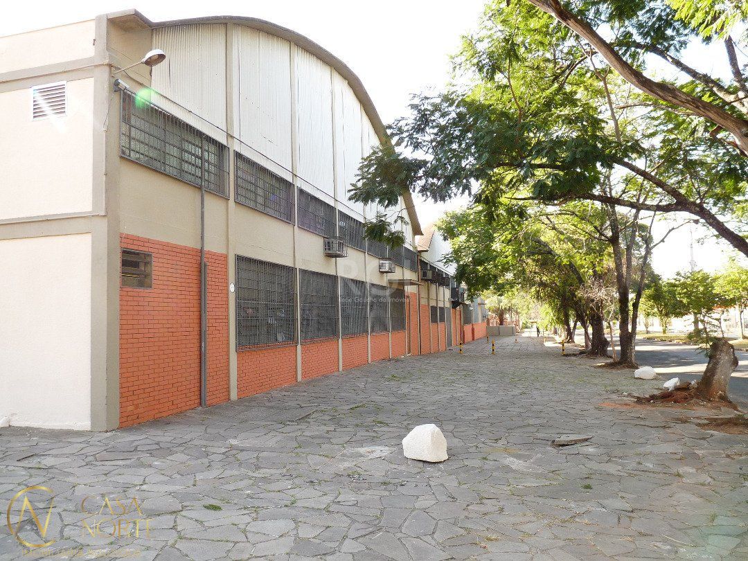 Pavilhão à venda , 5686m², Rua Engenheiro Ubatuba de Faria no bairro Sarandi em Porto Alegre