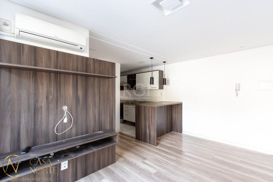 Apartamento à venda com 2 quartos, 50m², 1 vaga, Rua Joaquim de Carvalho no bairro Vila Nova em Porto Alegre