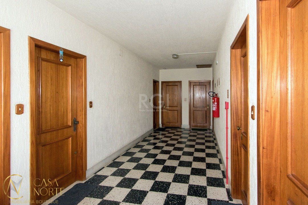 Apartamento à venda com 3 quartos, 132m², 1 vaga, Rua Nunes no bairro Medianeira em Porto Alegre