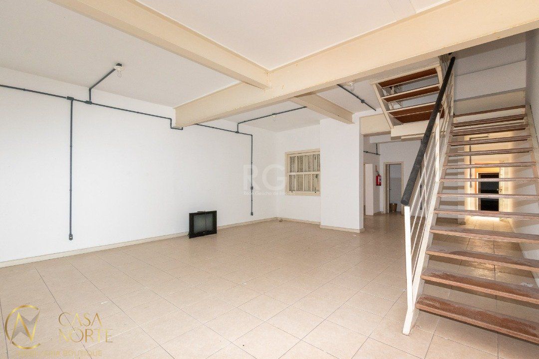 Casa à venda com 3 quartos, 232m², 2 vagas, Rua Doutor João Inácio no bairro Navegantes em Porto Alegre