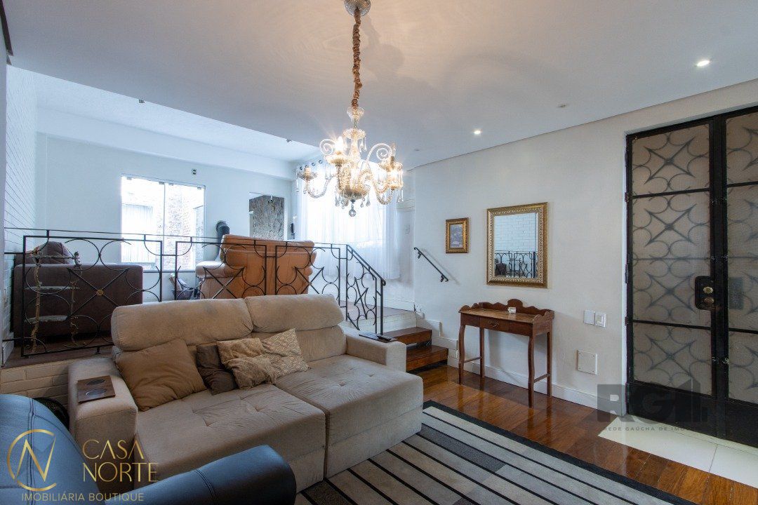Apartamento à venda com 4 quartos, 186m², 1 suíte, 5 vagas, Rua Felipe Camarão no bairro Rio Branco em Porto Alegre