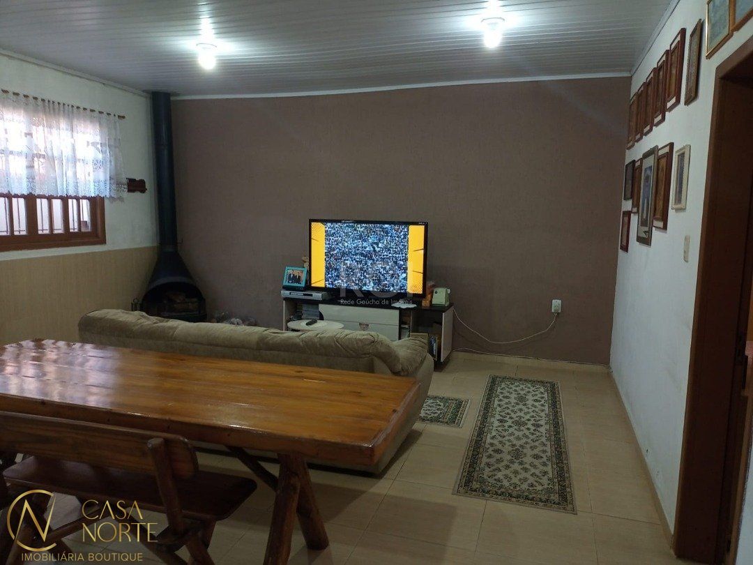 Casa à venda com 3 quartos, 180m², 1 suíte, 2 vagas, Rua Catulo da Paixao Cearense no bairro Vila Nova em Porto Alegre