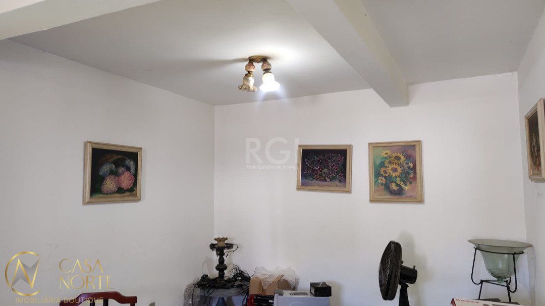 Casa à venda com 4 quartos, 236m², 4 vagas, Rua Martins de Lima no bairro Vila São José em Porto Alegre