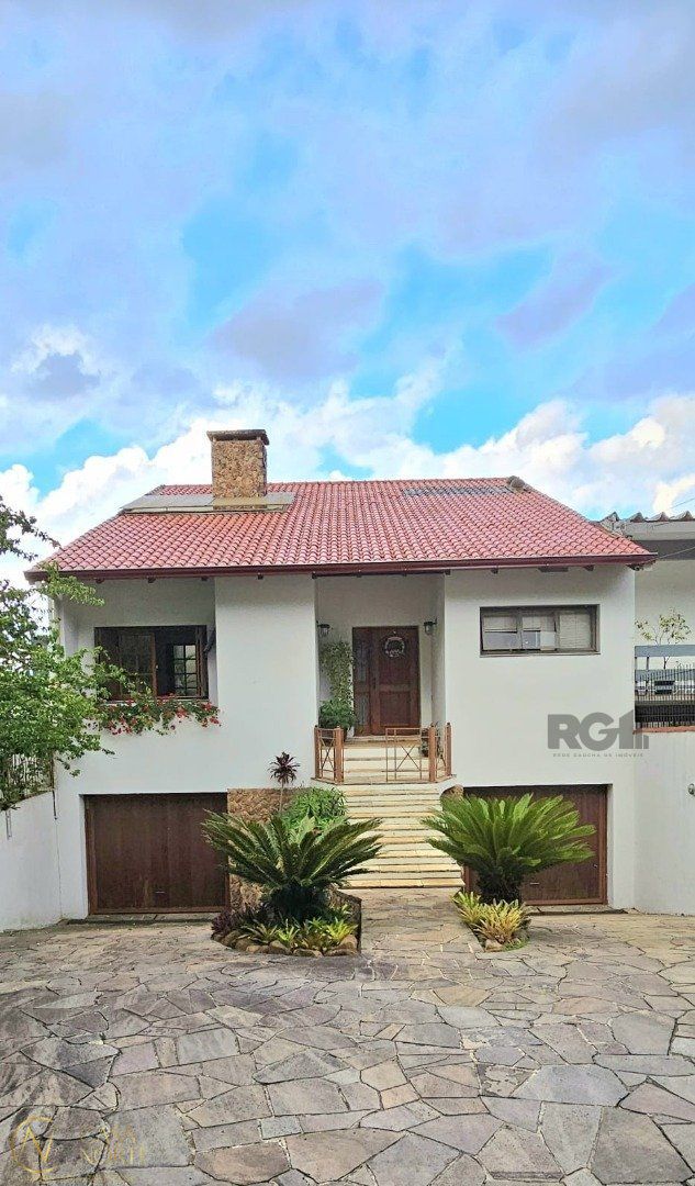 Casa à venda com 5 quartos, 350m², 1 suíte, 6 vagas, Avenida Jacui no bairro Cristal em Porto Alegre