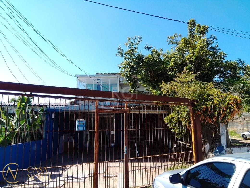 Casa à venda com 2 quartos, 300m², 2 vagas, Estrada Cristiano Kraemer no bairro Vila Nova em Porto Alegre