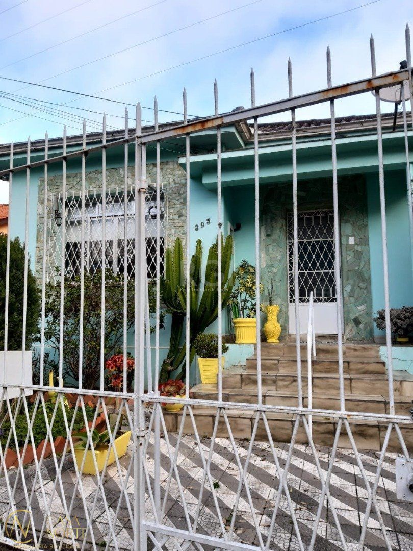 Casa à venda com 2 quartos, 165m², 4 vagas, Rua Miguel Couto no bairro Menino Deus em Porto Alegre