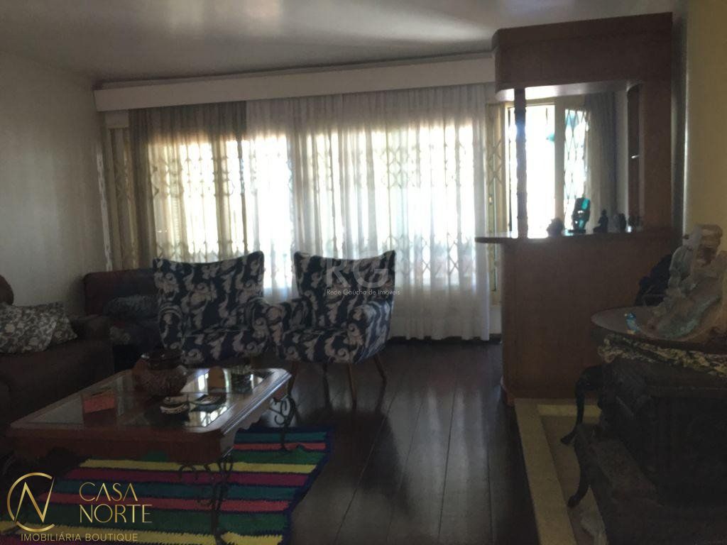 Casa à venda com 3 quartos, 354m², 2 suítes, 4 vagas, Rua Doutor Egydio Michaelsen no bairro Cavalhada em Porto Alegre