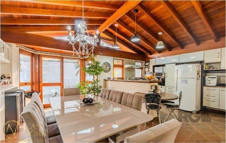 Casa de Condomínio à venda com 3 quartos, 190m², 1 suíte, 2 vagas, Avenida Eduardo Prado no bairro Cavalhada em Porto Alegre