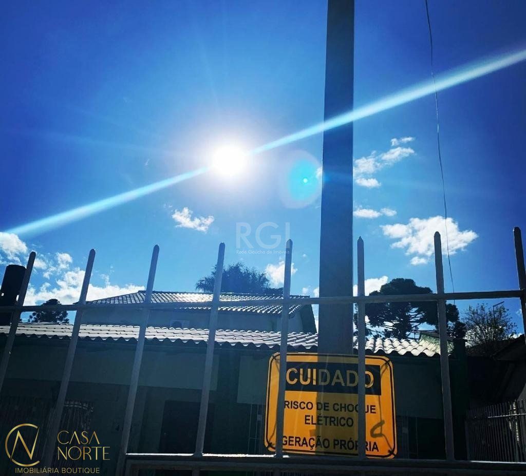 Casa à venda com 4 quartos, 182m², 1 suíte, 4 vagas, Rua Morano Calabro no bairro Jardim Isabel em Porto Alegre
