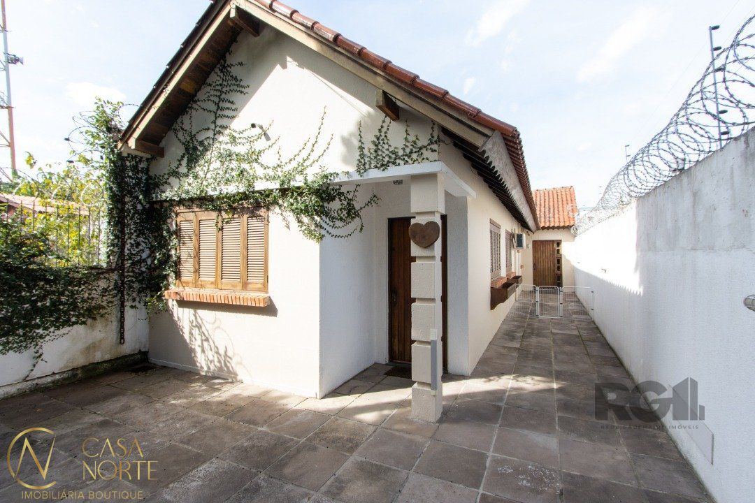 Casa à venda com 2 quartos, 89m², 1 vaga, Rua Porto Calvo no bairro Ipanema em Porto Alegre