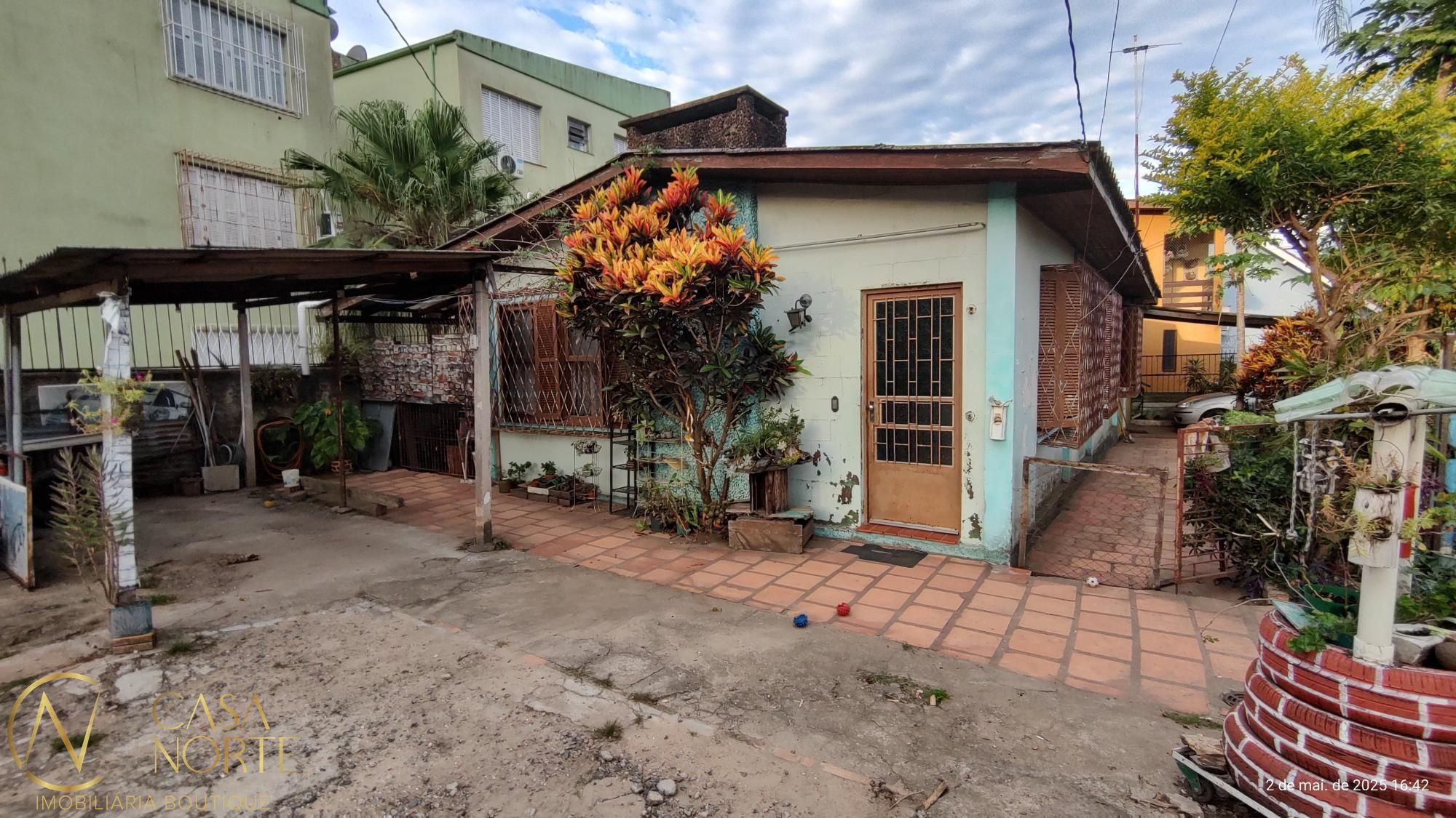 Casa à venda com 3 quartos, 107m², 1 suíte, 5 vagas, Avenida Pinheiro Borda no bairro Cristal em Porto Alegre