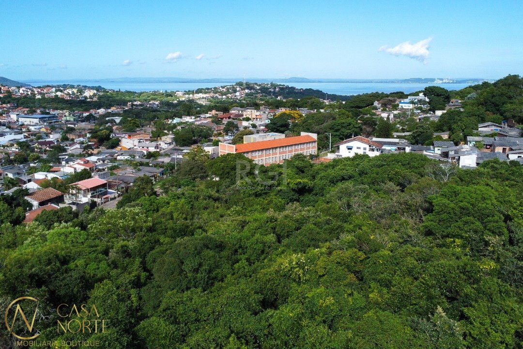 Terreno à venda  com 300m², Estrada Cristiano Kraemer no bairro Cavalhada em Porto Alegre