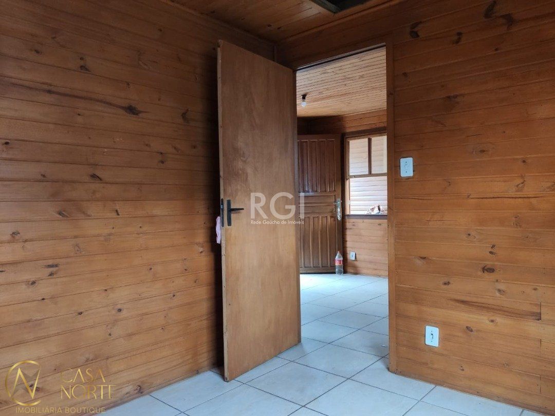 Casa à venda com 2 quartos, 43m², 3 vagas, Rua Casemiro de Souza no bairro Vila Nova em Porto Alegre