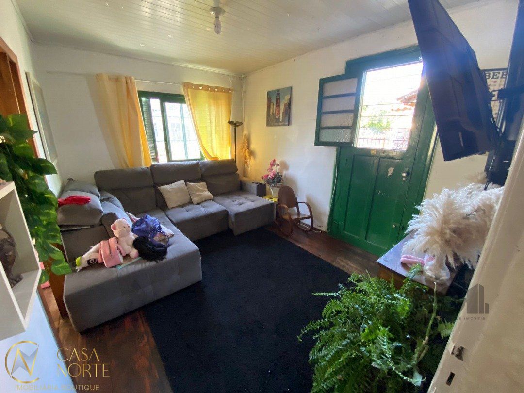 Casa à venda com 3 quartos, 100m², 1 vaga, Rua Coronel Neves no bairro Medianeira em Porto Alegre