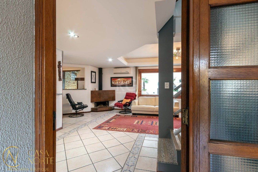 Casa de Condomínio à venda com 3 quartos, 233m², 3 suítes, 2 vagas, Avenida Eduardo Prado no bairro Cavalhada em Porto Alegre