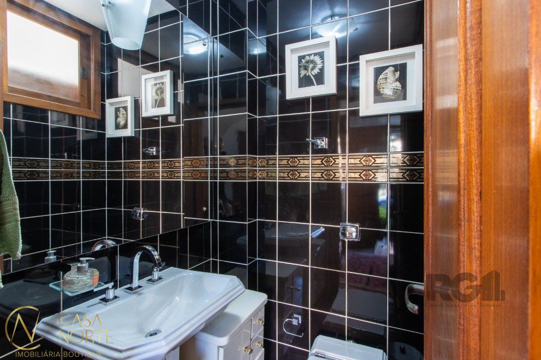 Casa à venda com 3 quartos, 287m², 1 suíte, 6 vagas, Rua Doutor Pitrez no bairro Ipanema em Porto Alegre
