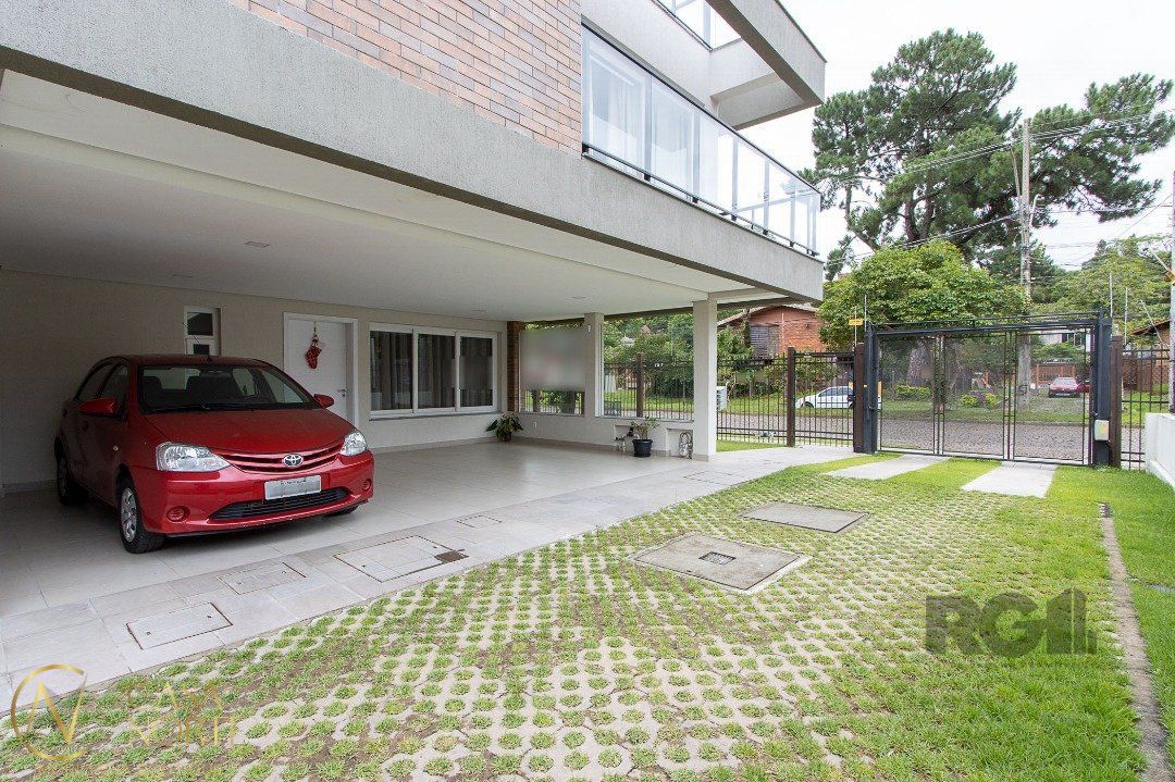 Casa de Condomínio à venda com 3 quartos, 268m², 3 suítes, 2 vagas, Avenida Pereira Passos no bairro Vila Assunção em Porto Alegre