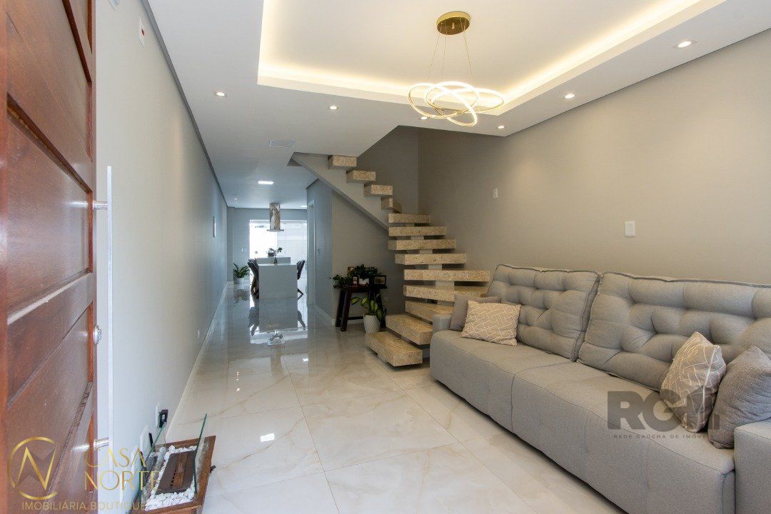 Casa à venda com 2 quartos, 108m², 2 suítes, 1 vaga, Rua Bertha Leonora Mückler no bairro Vila Nova em Porto Alegre