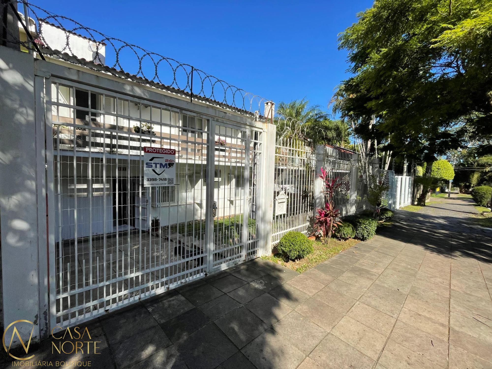 Casa à venda com 4 quartos, 325m², 1 suíte, 4 vagas, Avenida Arlindo Pasqualini no bairro Jardim Isabel em Porto Alegre