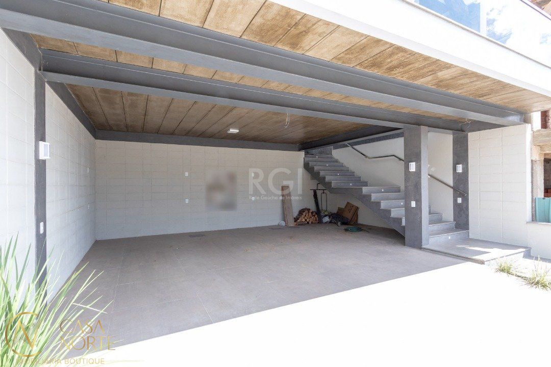 Casa de Condomínio à venda com 3 quartos, 219m², 1 suíte, 2 vagas, Rua Adriano Pereira da Silva no bairro Vila Nova em Porto Alegre