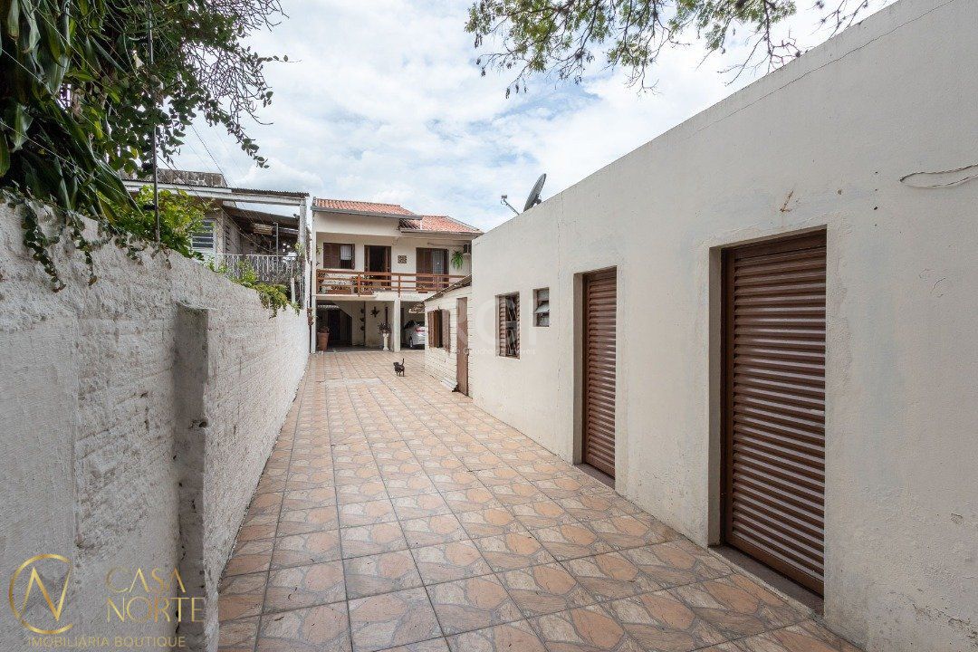 Casa à venda com 3 quartos, 161m², 3 vagas, Rua Santa Flora no bairro Nonoai em Porto Alegre