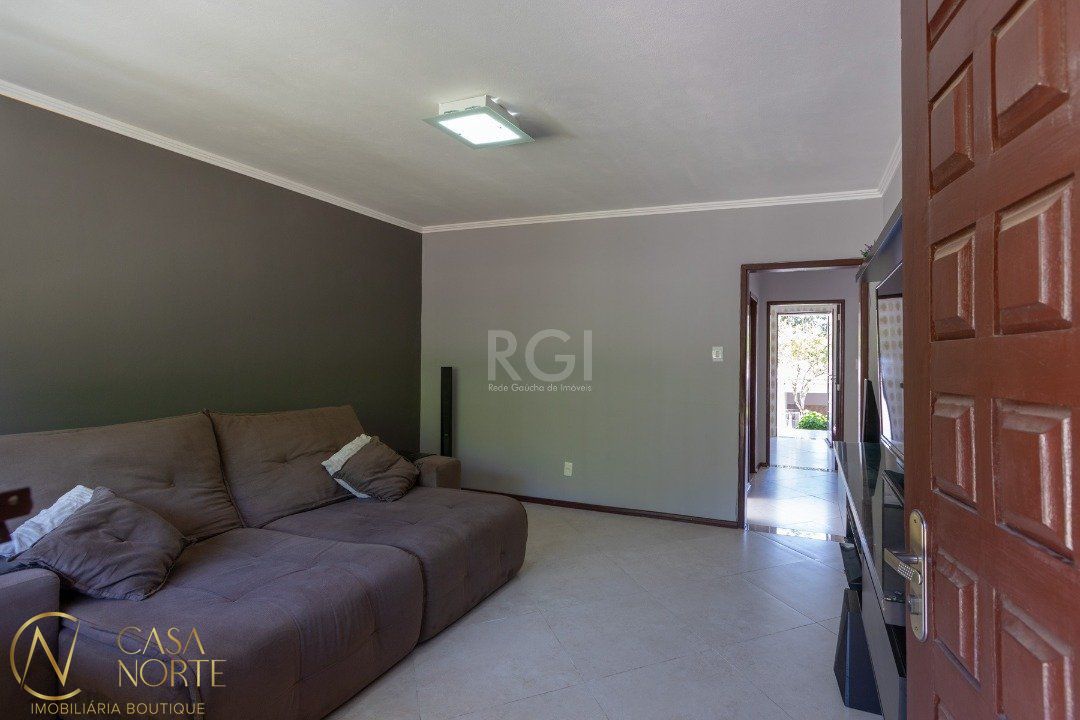 Casa à venda com 2 quartos, 110m², 1 suíte, 3 vagas, Rua Antônio Joséphino Perrone no bairro Espírito Santo em Porto Alegre