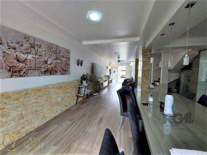 Casa à venda com 3 quartos, 234m², 1 suíte, 3 vagas, Rua Folha da Tarde no bairro Cristal em Porto Alegre