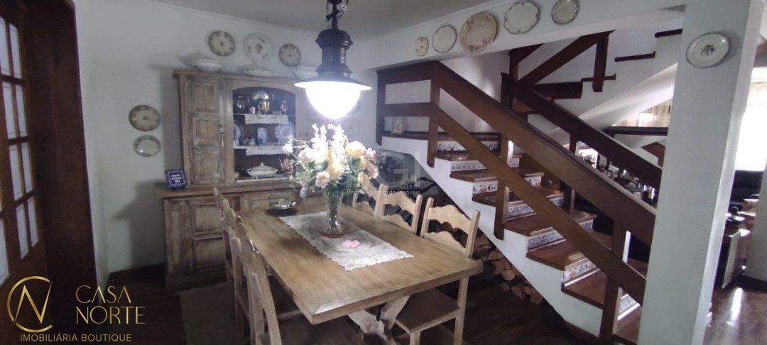 Casa à venda com 3 quartos, 250m², 1 suíte, 2 vagas, Rua Otelo Rosa no bairro Ipanema em Porto Alegre