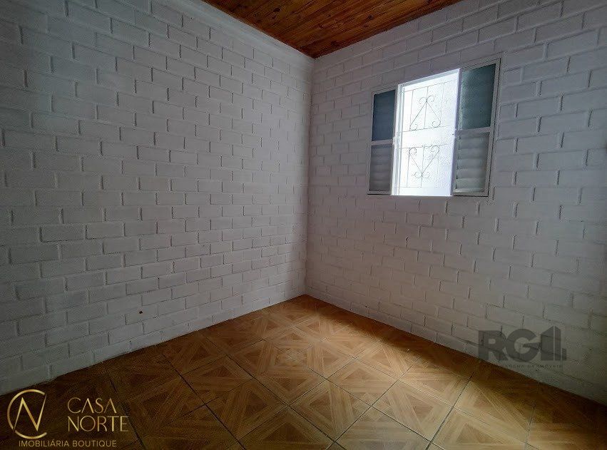 Casa à venda com 2 quartos, 40m², 1 vaga, Rua Tenente Isolino Segobia no bairro Vila Nova em Porto Alegre