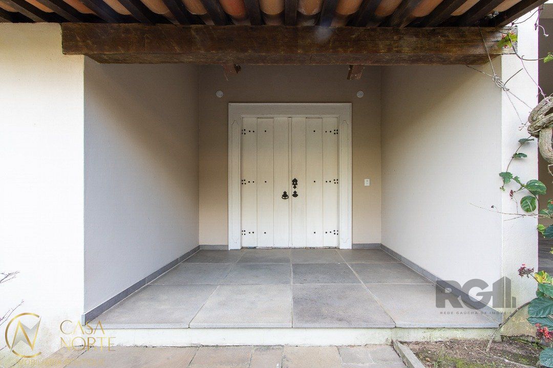 Casa de Condomínio à venda com 5 quartos, 662m², 2 suítes, 4 vagas, Avenida da Cavalhada no bairro Cavalhada em Porto Alegre