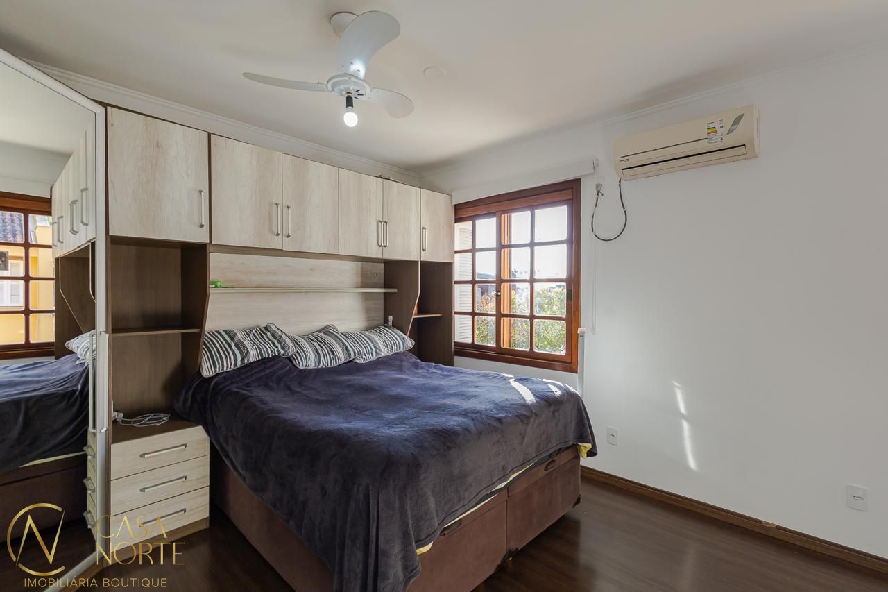 Casa de Condomínio à venda com 2 quartos, 117m², 1 suíte, 1 vaga, Rua Gen. Gomes Carneiro no bairro Medianeira em Porto Alegre