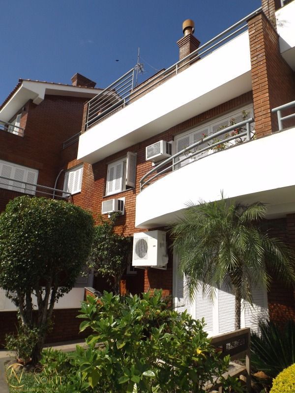 Casa de Condomínio à venda com 4 quartos, 350m², 1 suíte, 2 vagas, Rua Professor Doutor Milton Guerreiro no bairro Santa Tereza em Porto Alegre