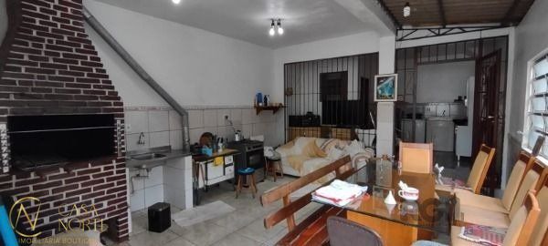 Casa à venda com 3 quartos, 192m², 4 vagas, Avenida São Sebastião no bairro Nonoai em Porto Alegre