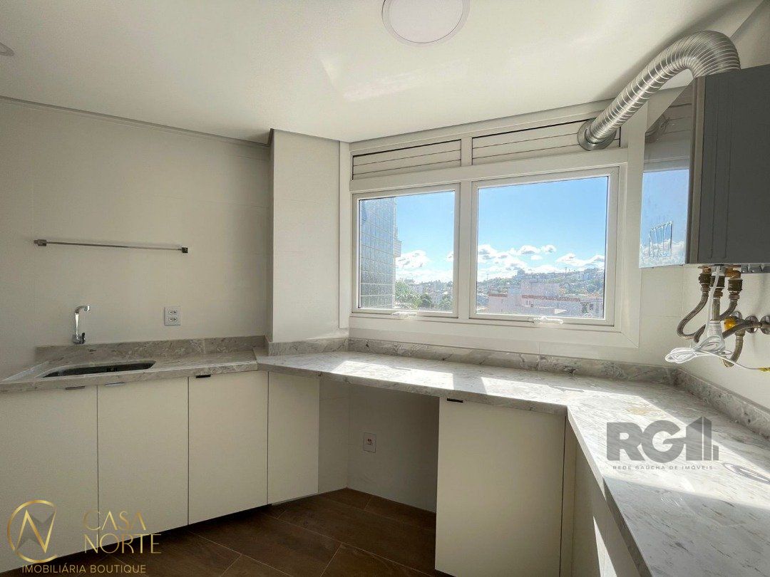 Apartamento à venda com 3 quartos, 117m², 1 suíte, 1 vaga, Rua Inhanduí no bairro Cristal em Porto Alegre
