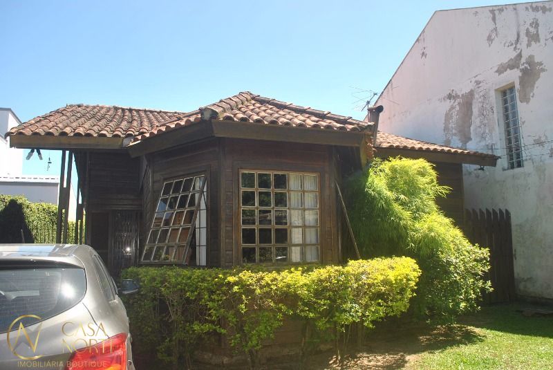 Casa à venda com 3 quartos, 250m², 4 vagas, Rua Irmao Augusto Duflot no bairro Serraria em Porto Alegre