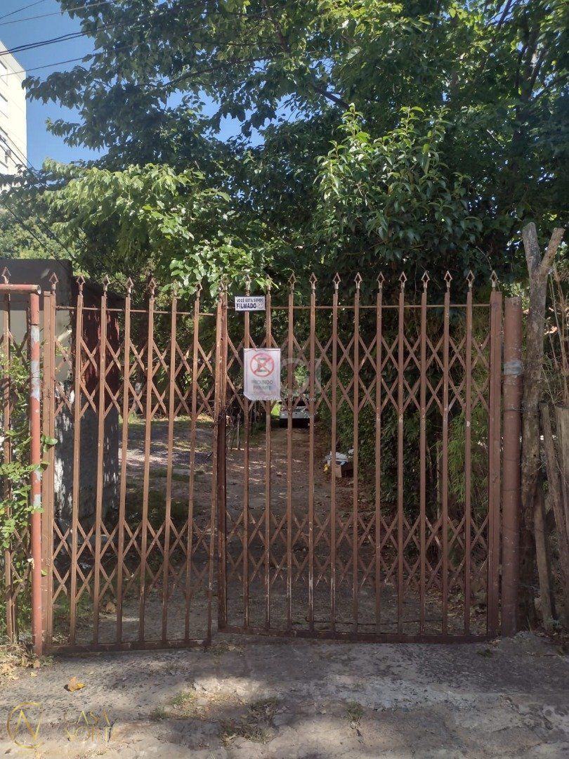 Terreno à venda  com 1887m², Rua Doutor Pereira Neto no bairro Tristeza em Porto Alegre
