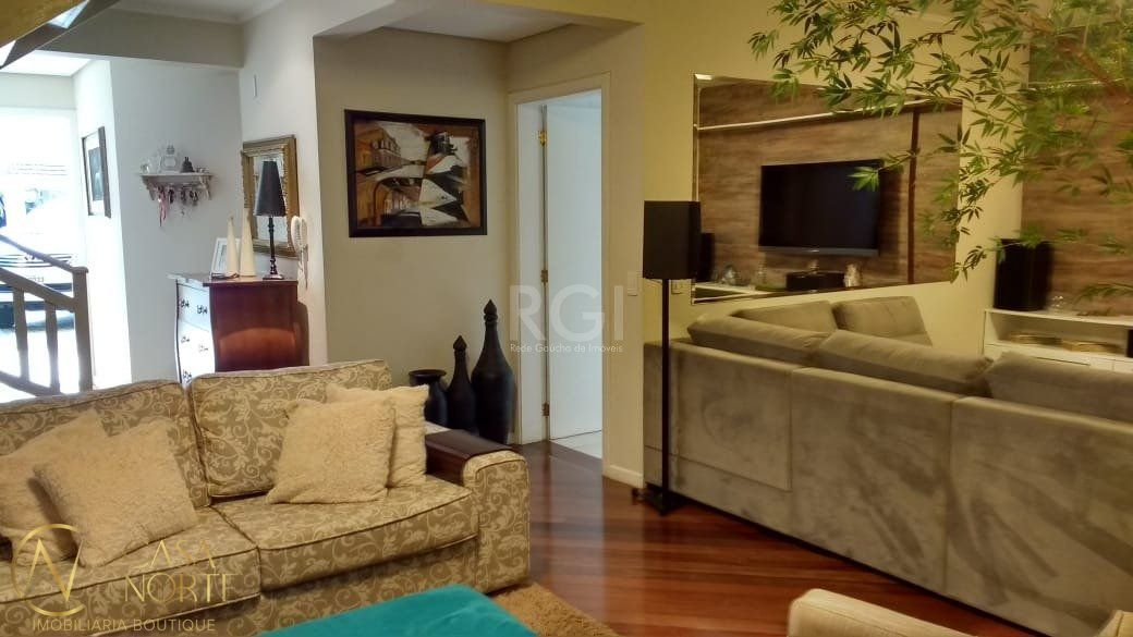 Casa de Condomínio à venda com 3 quartos, 205m², 1 suíte, 3 vagas, Avenida Coronel Marcos no bairro Pedra Redonda em Porto Alegre