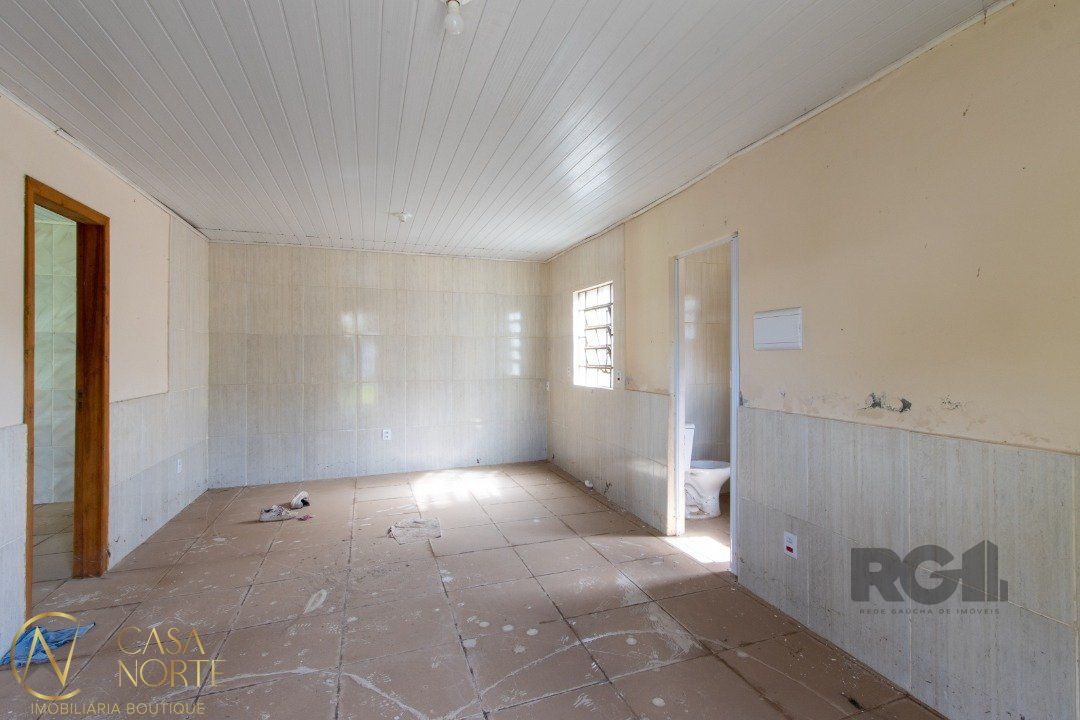 Casa à venda com 7 quartos, 240m², 4 vagas, Estrada João Passuelo no bairro Vila Nova em Porto Alegre