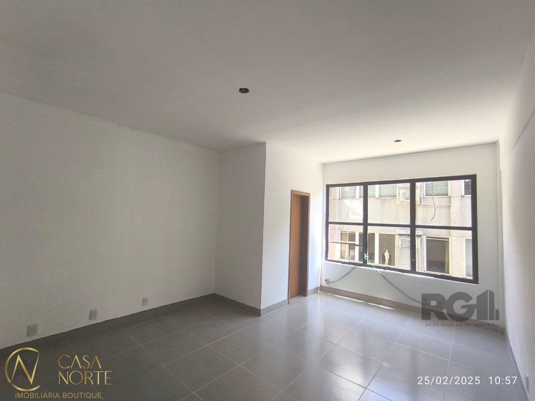 Sala Comercial à venda , 25m², Avenida Wenceslau Escobar no bairro Tristeza em Porto Alegre