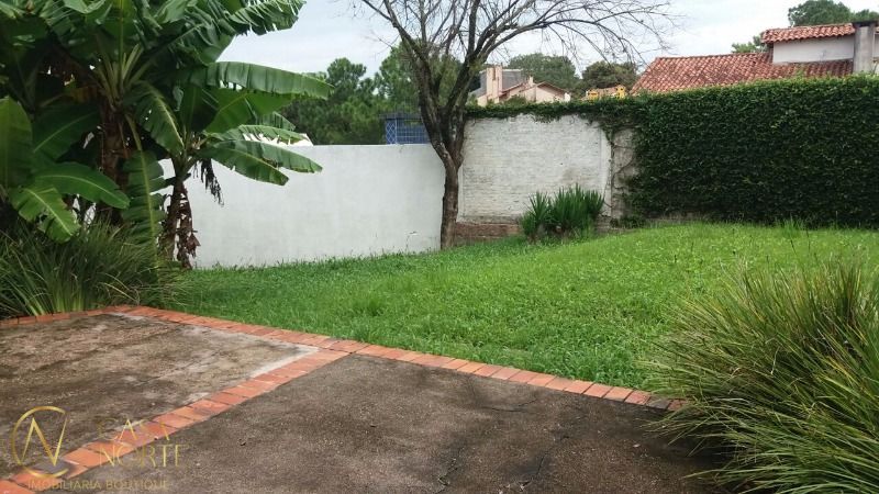Casa à venda com 3 quartos, 239m², 2 vagas, Rua Fernando Cunha no bairro Cavalhada em Porto Alegre