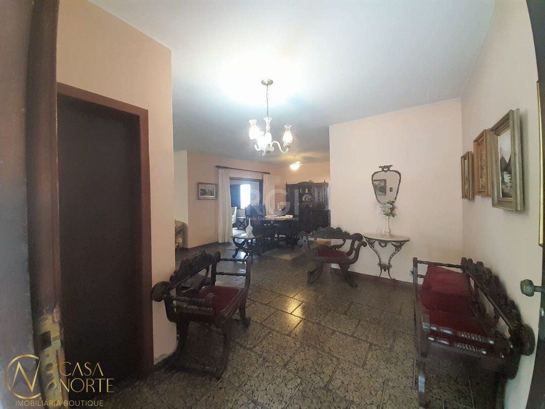 Casa à venda com 3 quartos, 492m², 1 suíte, 4 vagas, Rua Jigoro Kano no bairro Jardim Isabel em Porto Alegre