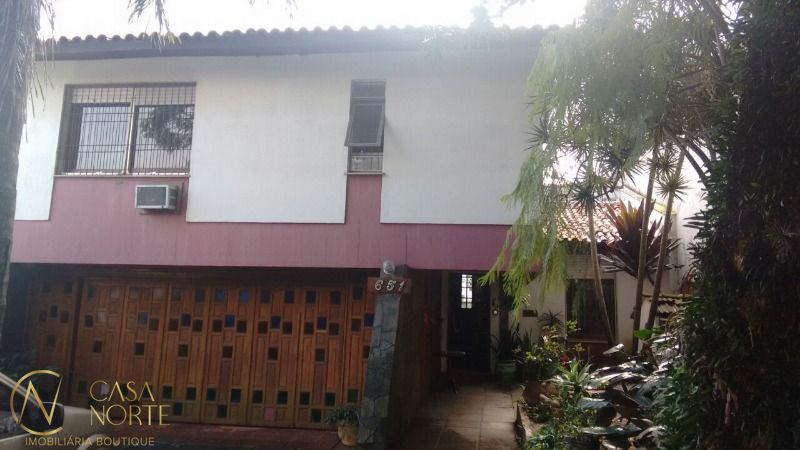 Casa à venda com 3 quartos, 320m², 1 suíte, 4 vagas, Rua Comandai no bairro Cristal em Porto Alegre