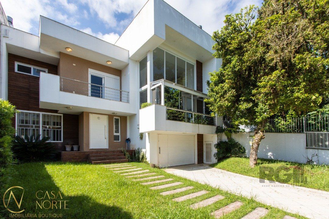 Casa à venda com 3 quartos, 296m², 3 suítes, 2 vagas, Avenida Fábio Araújo Santos no bairro Nonoai em Porto Alegre