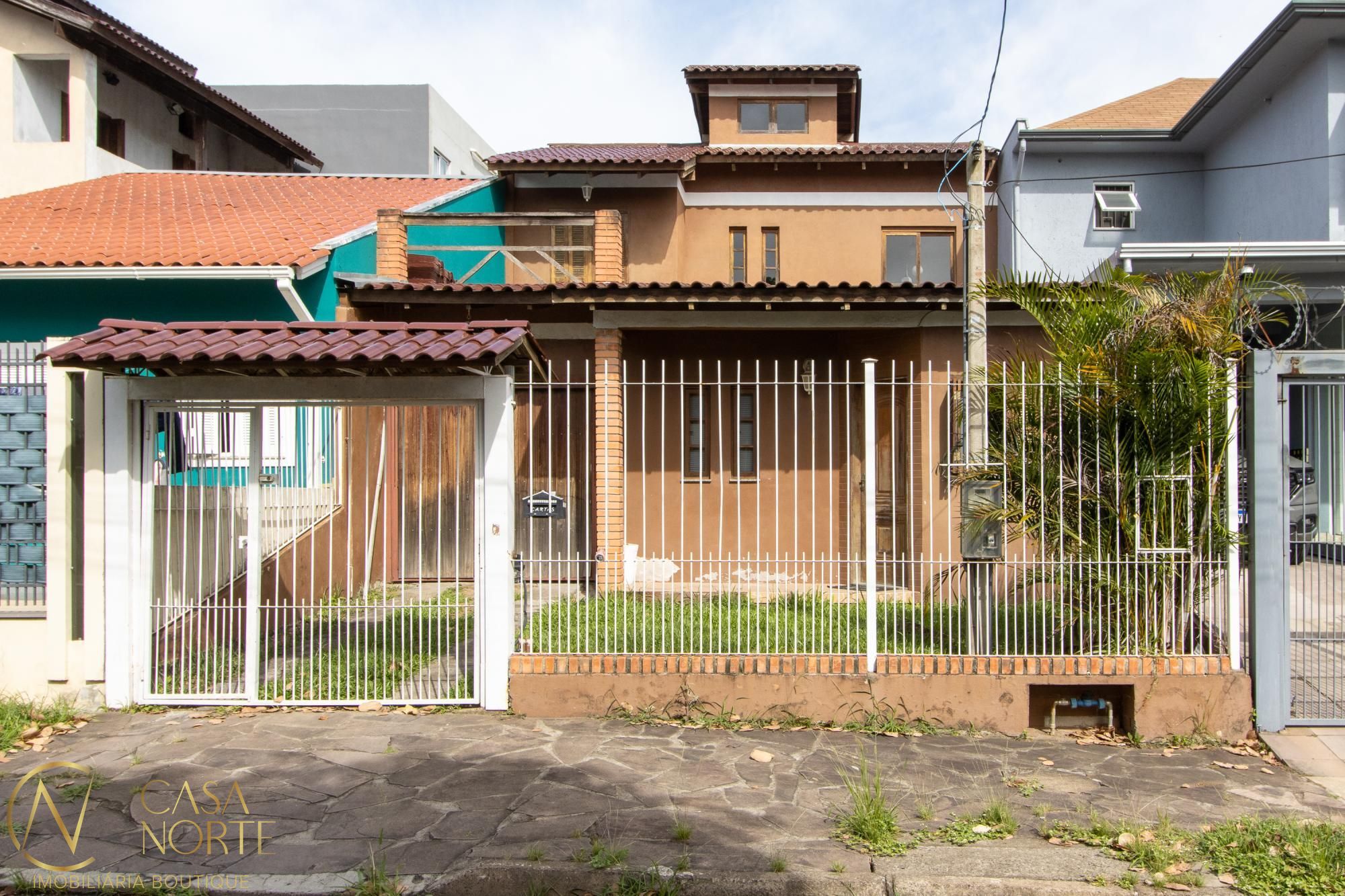 Casa à venda com 4 quartos, 215m², 3 vagas, Rua Jacob Edgar Horn no bairro Vila Nova em Porto Alegre