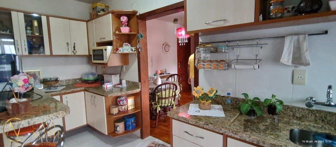 Apartamento à venda com 2 quartos, 64m², 1 vaga, Rua Upamaroti no bairro Cristal em Porto Alegre