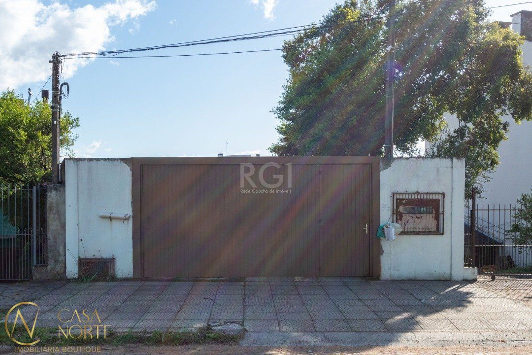 Casa à venda com 6 quartos, 240m², 3 suítes, 2 vagas, Avenida Ester no bairro Glória em Porto Alegre
